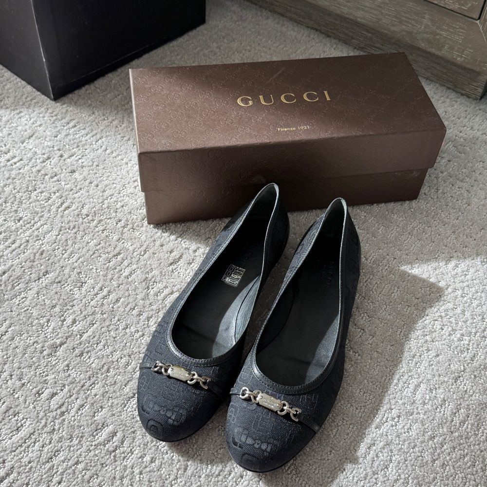 NWT Authentic Gucci vintage Women's Black Flats size 39.5 (US 9.5)